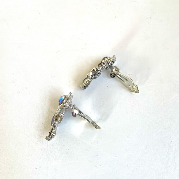 VINTAGE LISNER AB CHRYSTAL BLUE GREEN SILVER PLATED FLOWER CLIP ON EARRINGS - Picture 5 of 6